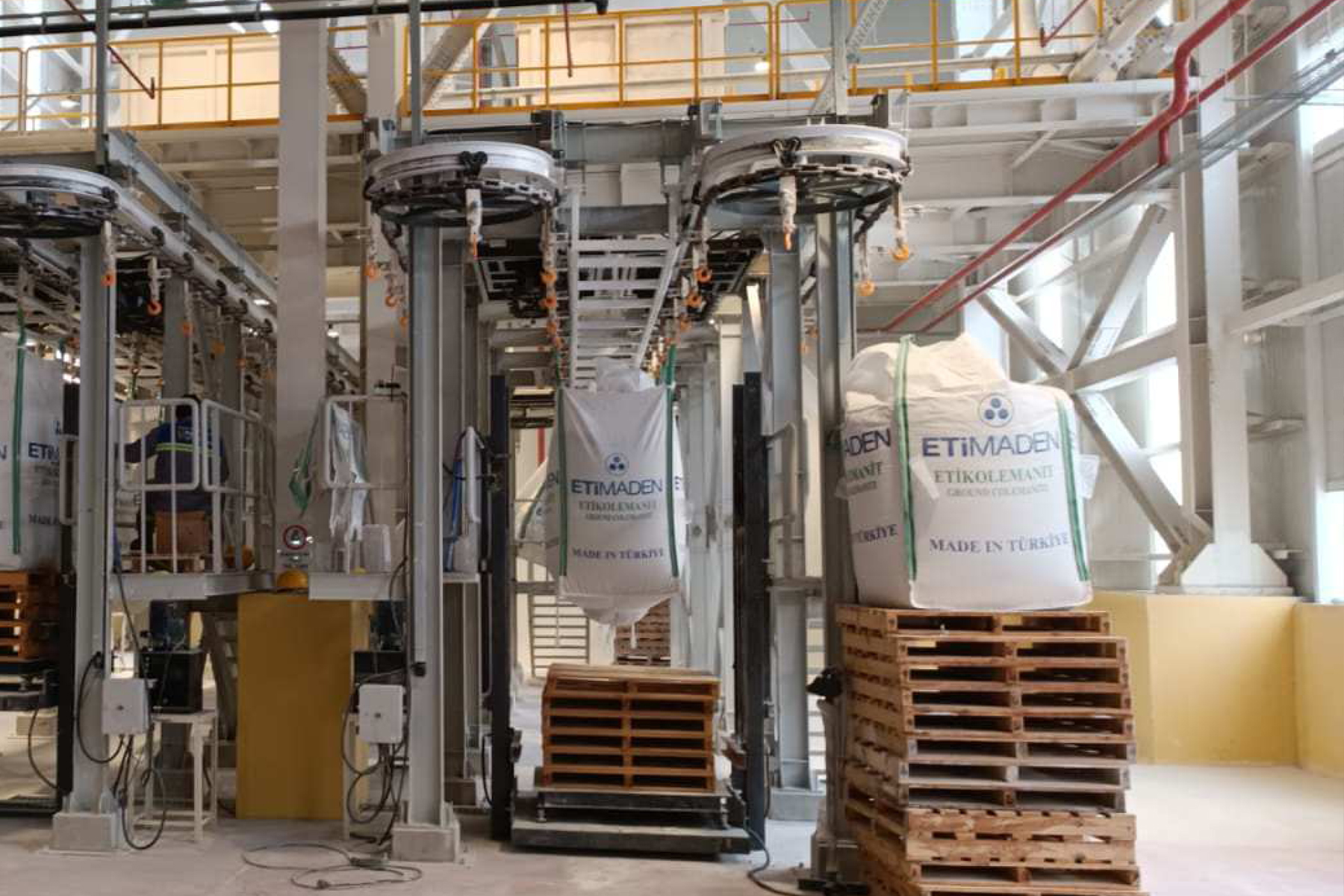 Big-bag filling and conveying system.